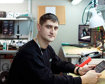 Мастер сервисного центра по ремонту техники Leupold
